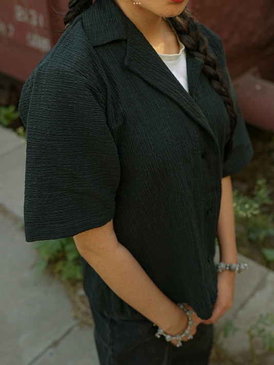 summer shirt- seersucker- closeup- shirt- summer clothes- cuban collar- button down shirt